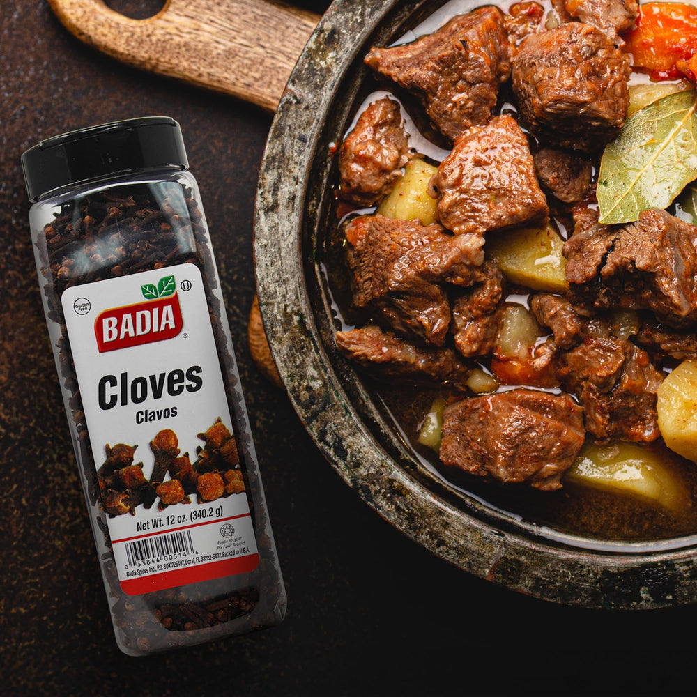 Badia clavos infusionando caldo, añade sabor profundo a guisos
