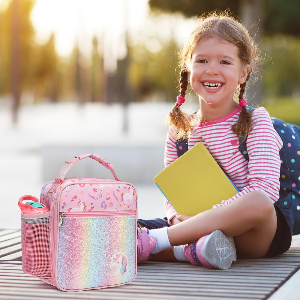 Bagseri uso en colegio con niña llevando la lonchera, diseño práctico y atractivo