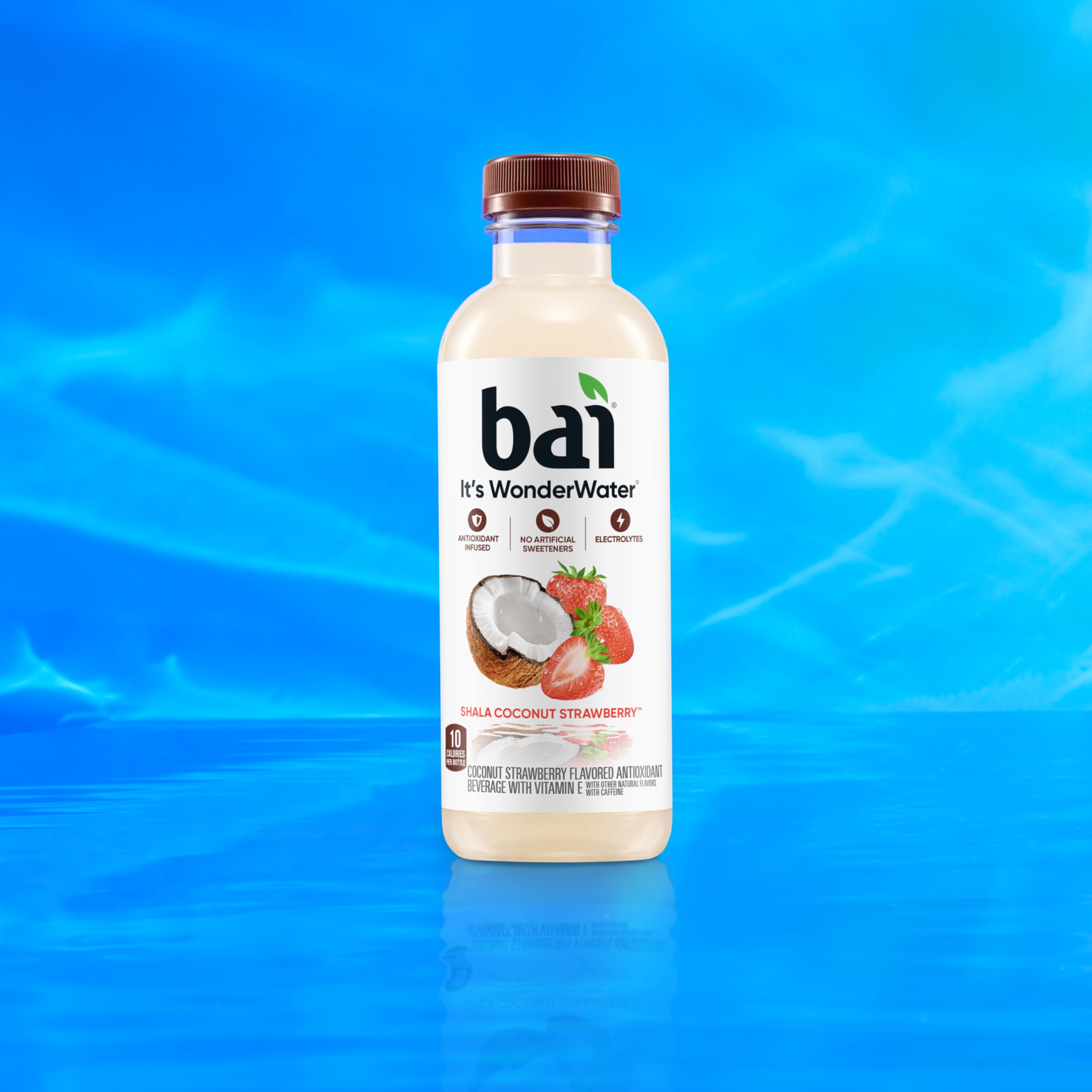 Bai botella refrigerada en playa para inspirar consumo al aire libre