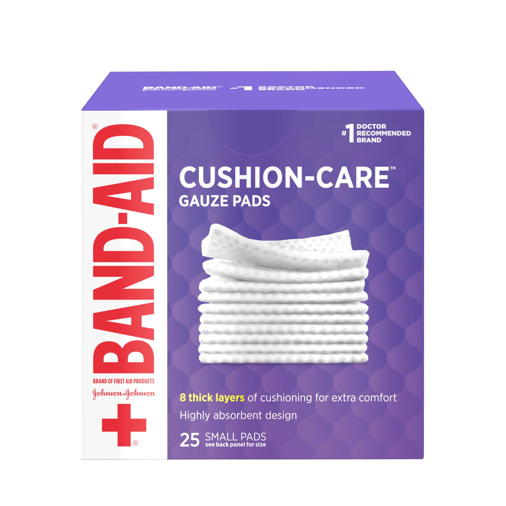 Band-Aid gasa junto a mano para comparar tamaño y facilidad de uso