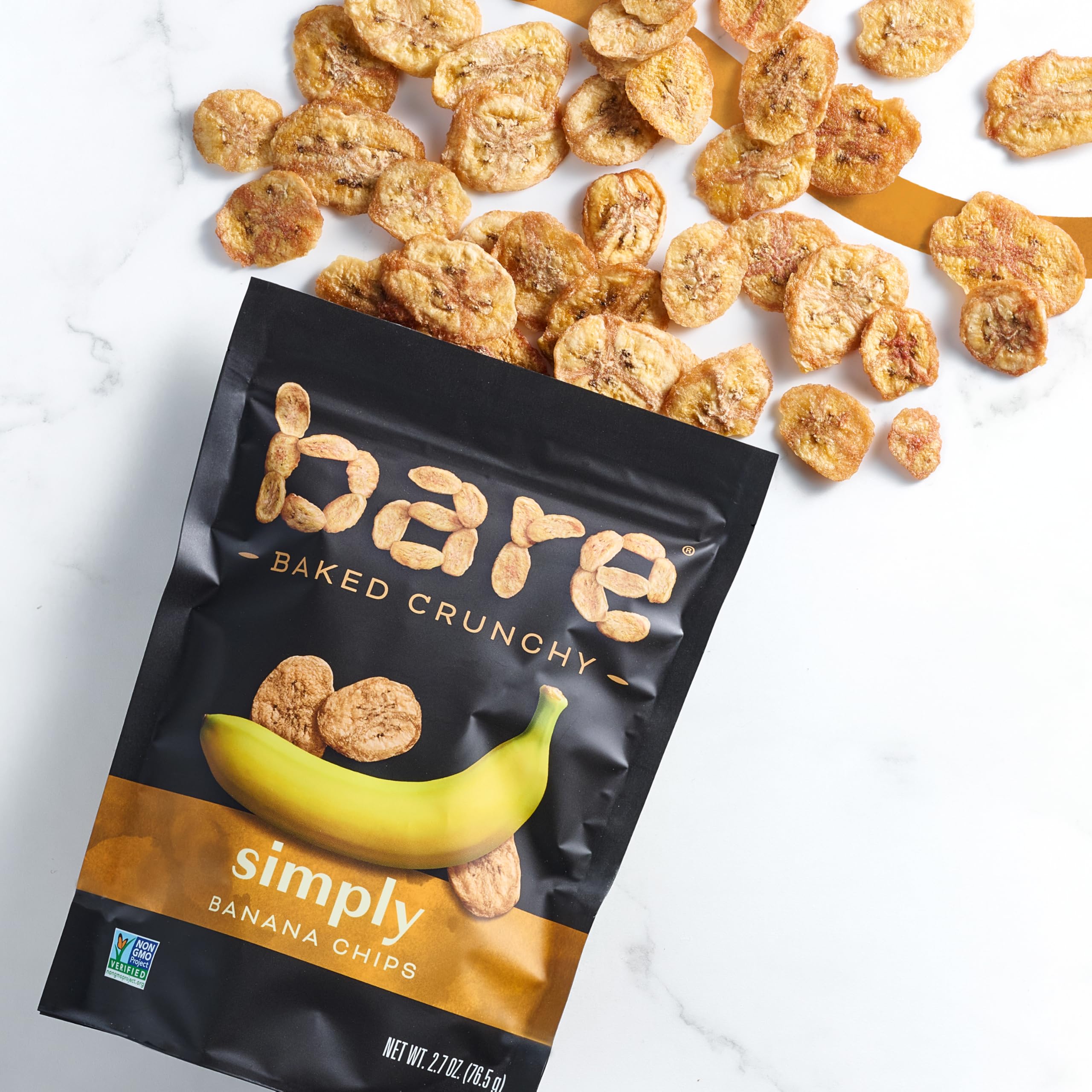 Bare snack en mesa de picnic como merienda saludable