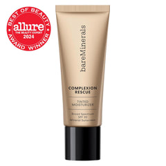 bareMinerals textura cremosa sobre mano mostrando hidratación ligera