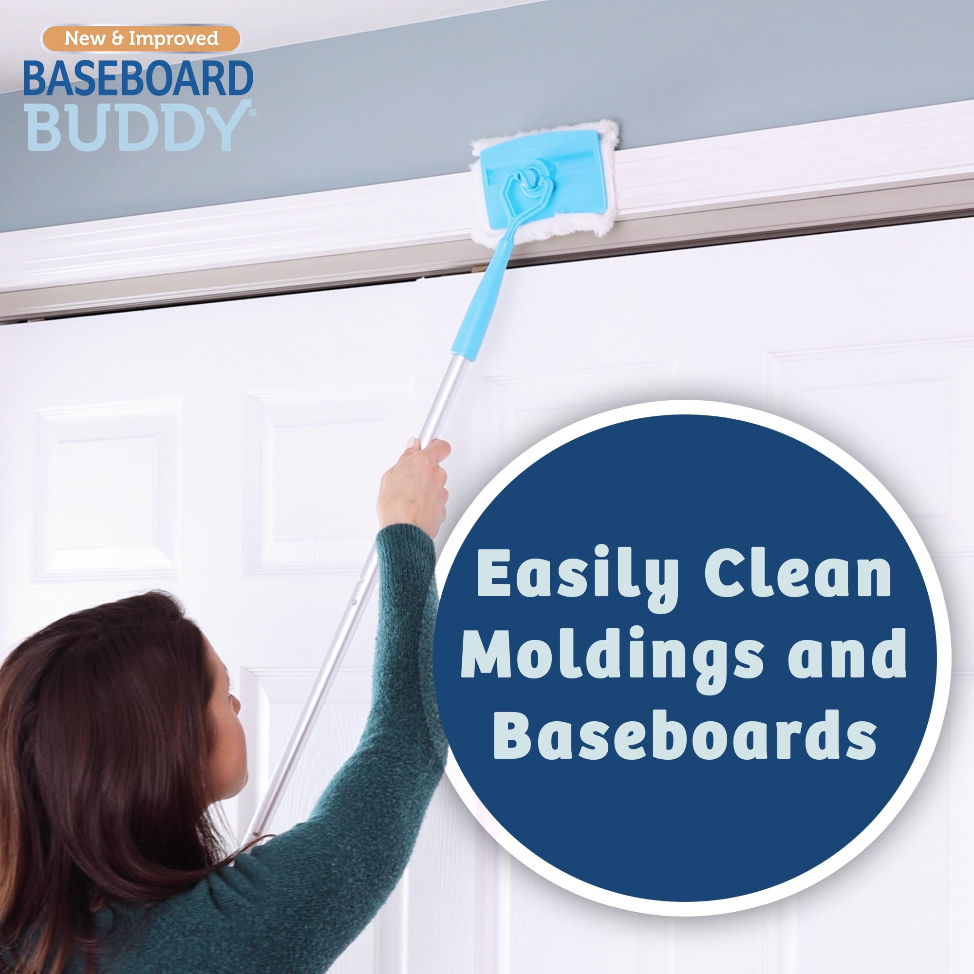 Baseboard Buddy comparación de tamaño junto a una mano para referencia de escala práctica