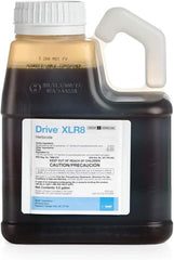 BASF Drive XLR8 botella junto a una regla para visualizar tamaño y volumen