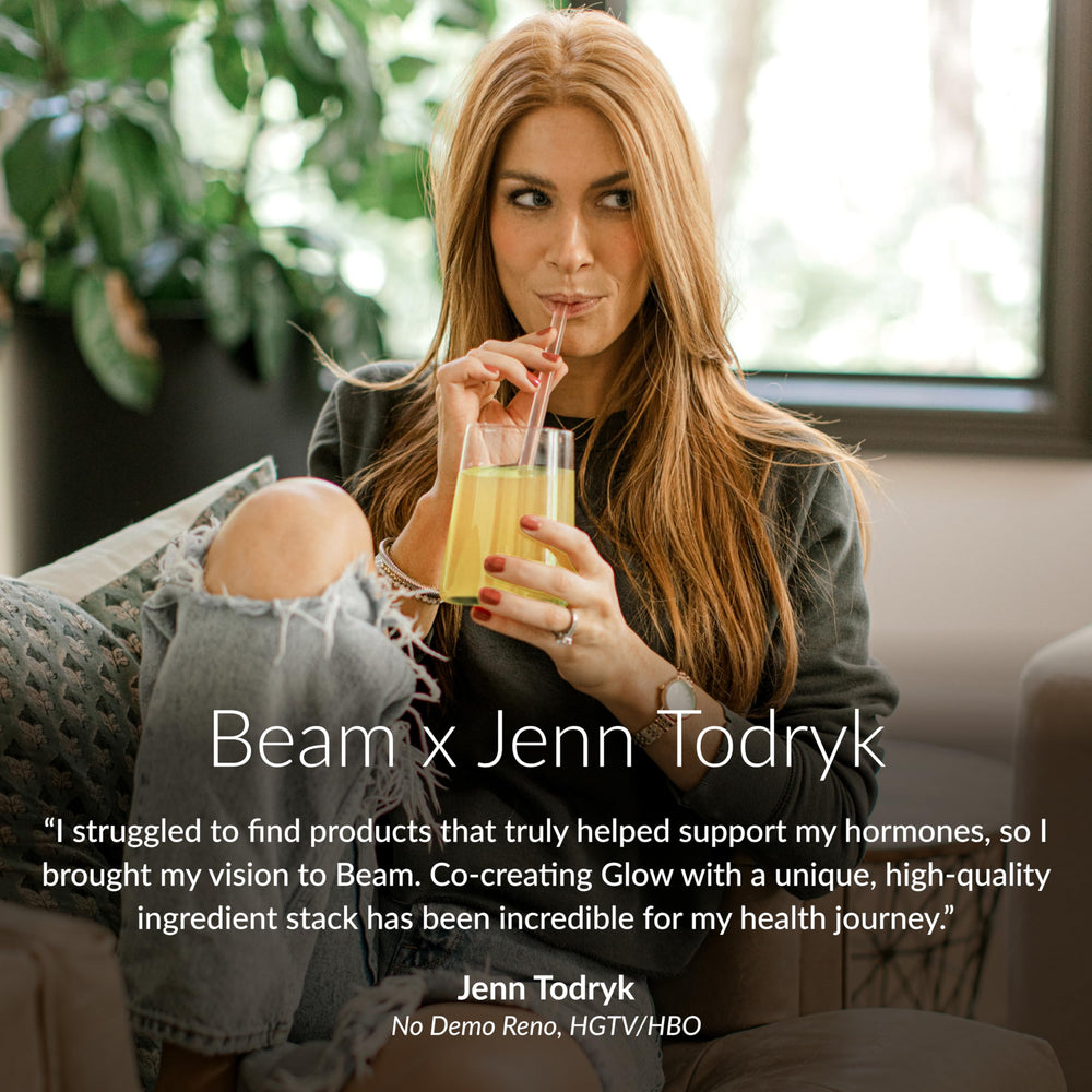 BEAM Glow comparación de tamaño con mano, formato portátil para viaje