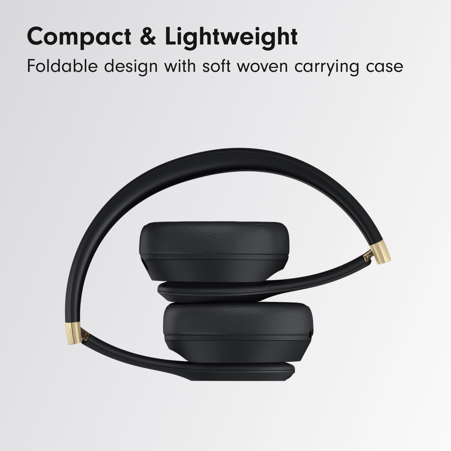 Beats Solo 4 comparación de tamaño en mano demuestra portabilidad práctica