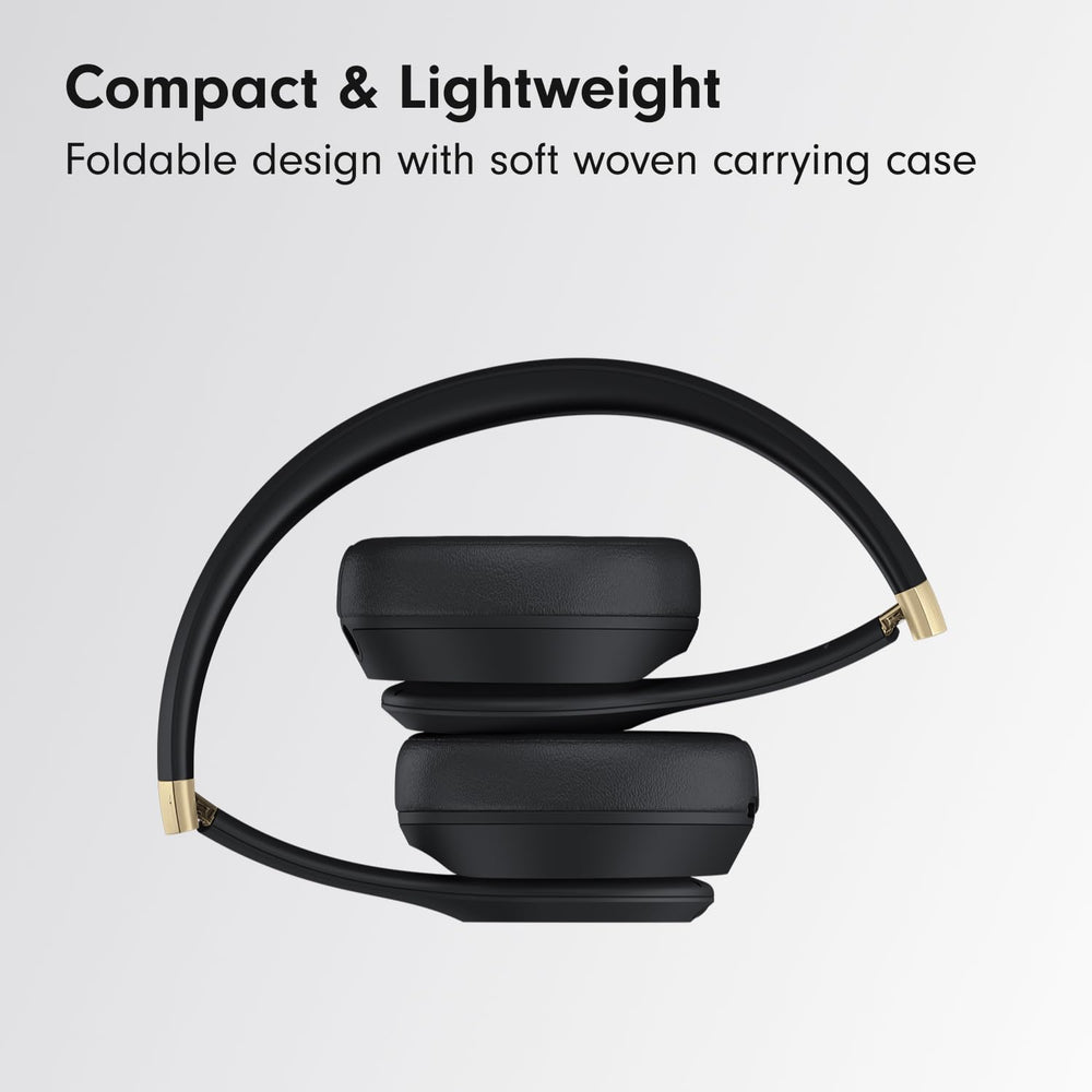 Beats Solo 4 comparación de tamaño en mano demuestra portabilidad práctica