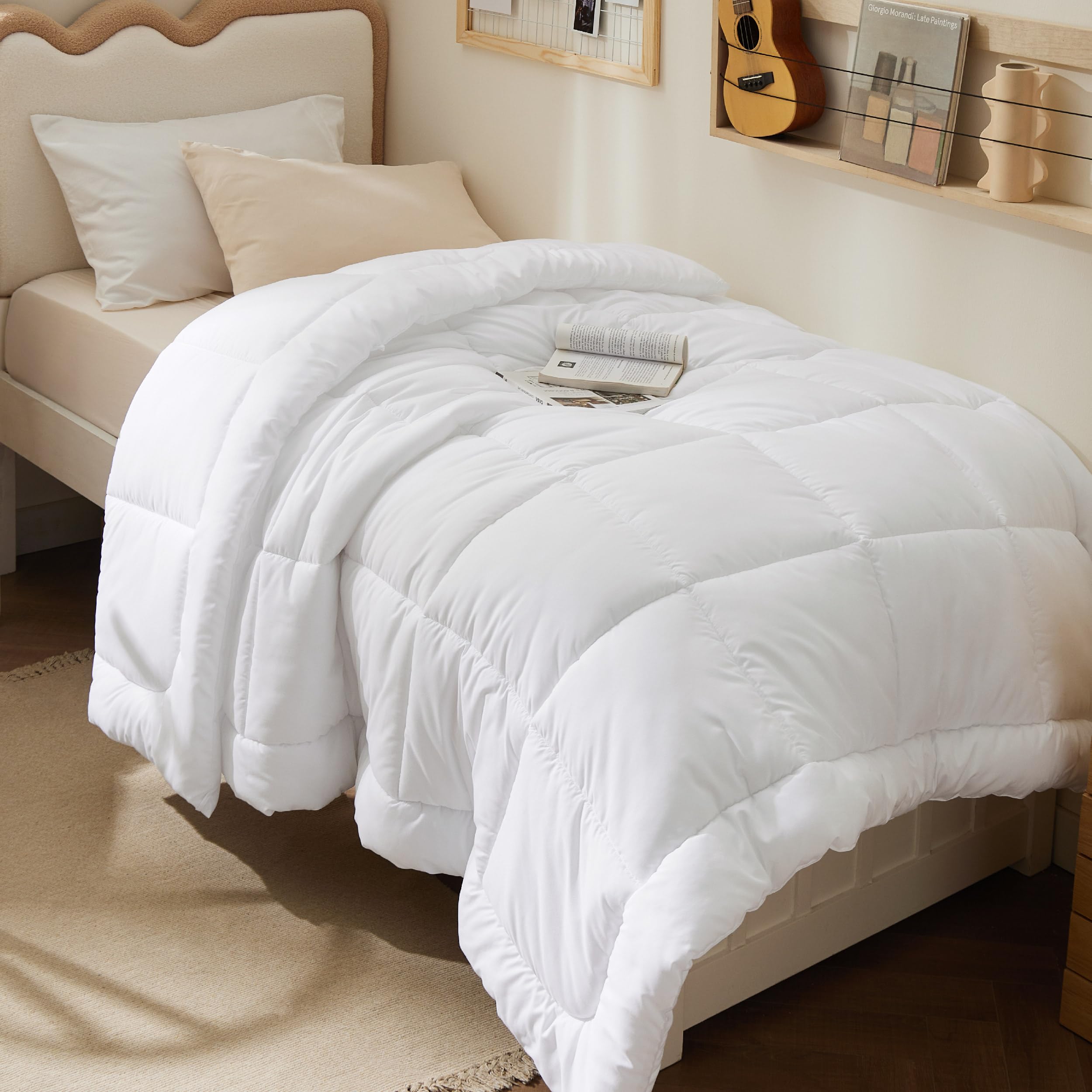 Bedsure vista frontal del edredón en talla Twin mostrando acabado y color blanco