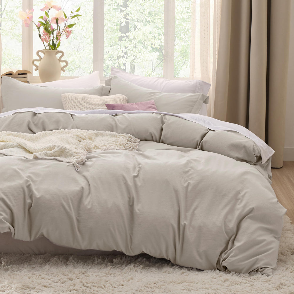 Bedsure vista frontal del empaque mostrando la funda nórdica y fundas de almohada, elegante presentación
