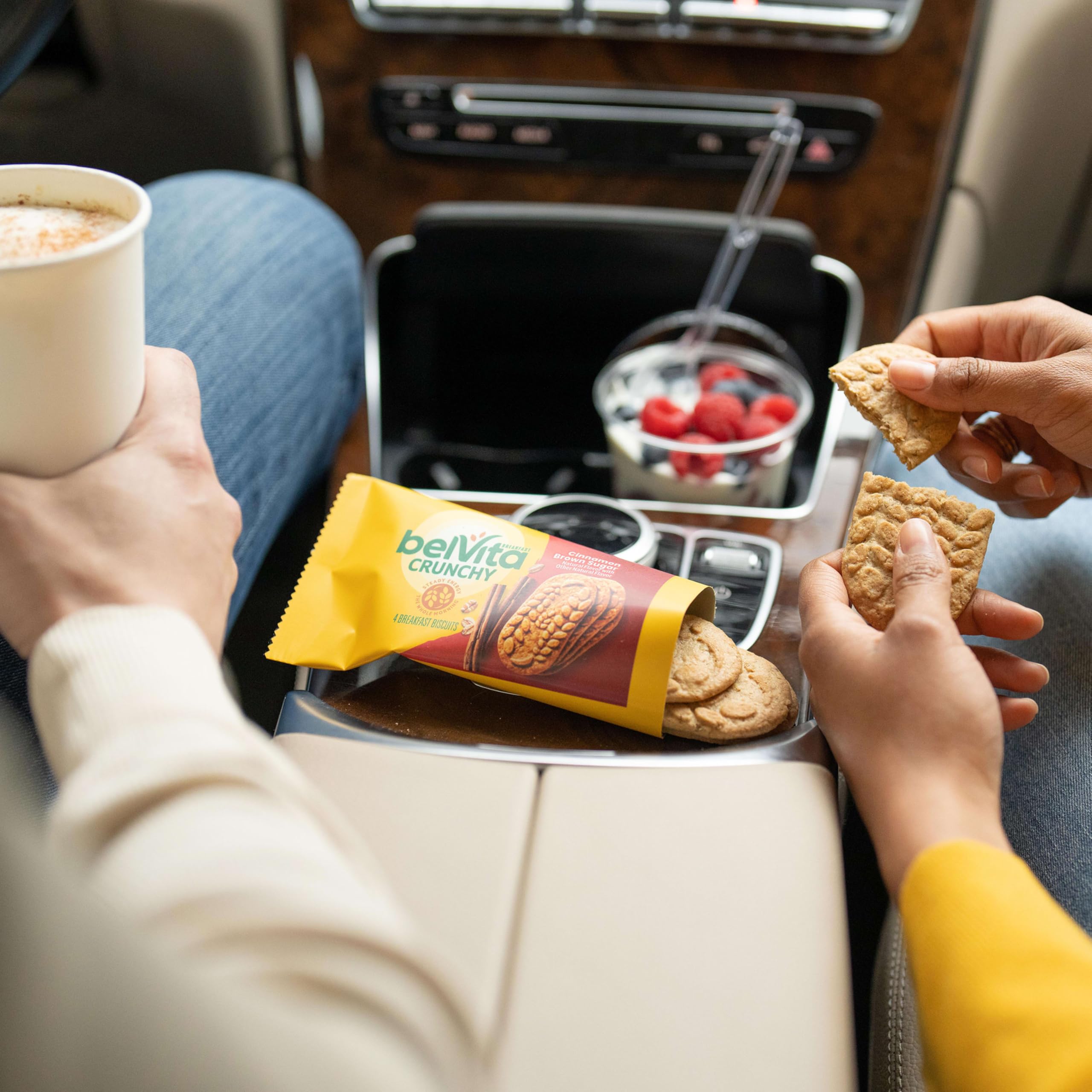 belVita comparación de tamaño en mano para escala práctica