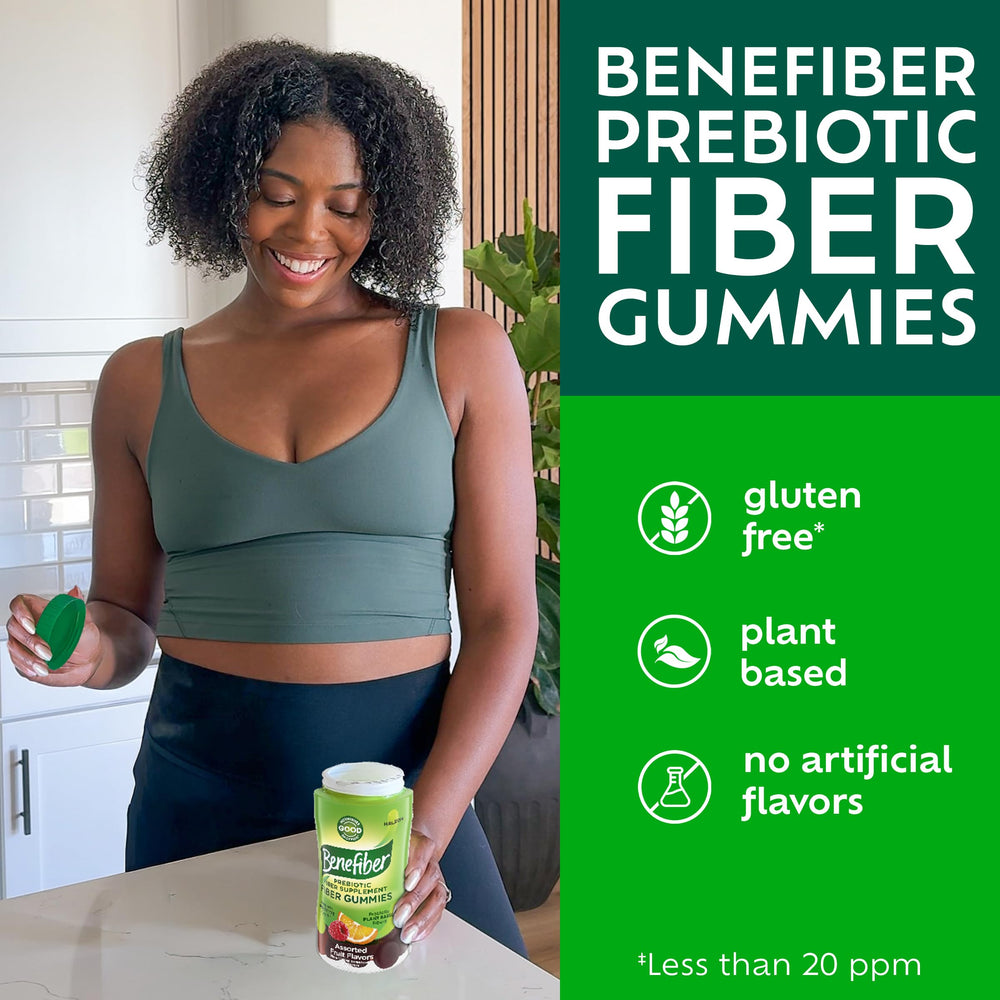 Benefiber gomitas al lado de botella de agua para tomar en trayecto o viaje