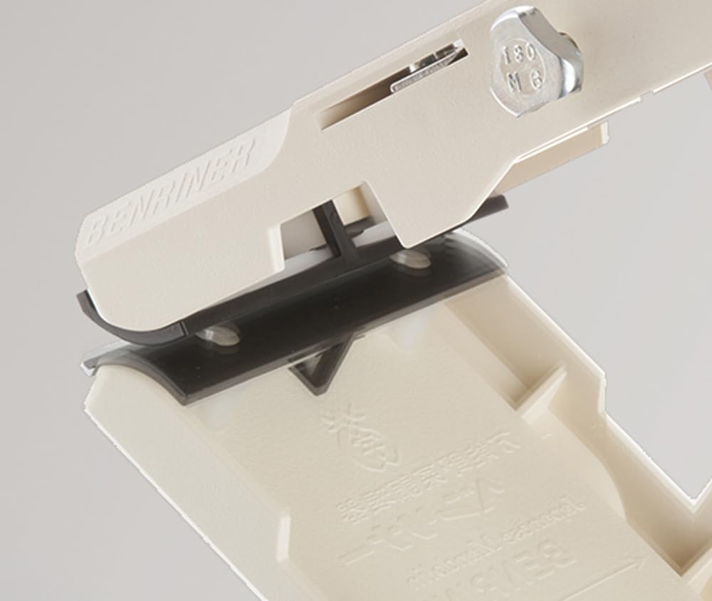 Benriner protector de seguridad sosteniendo pieza y evitando cortes accidentalmente