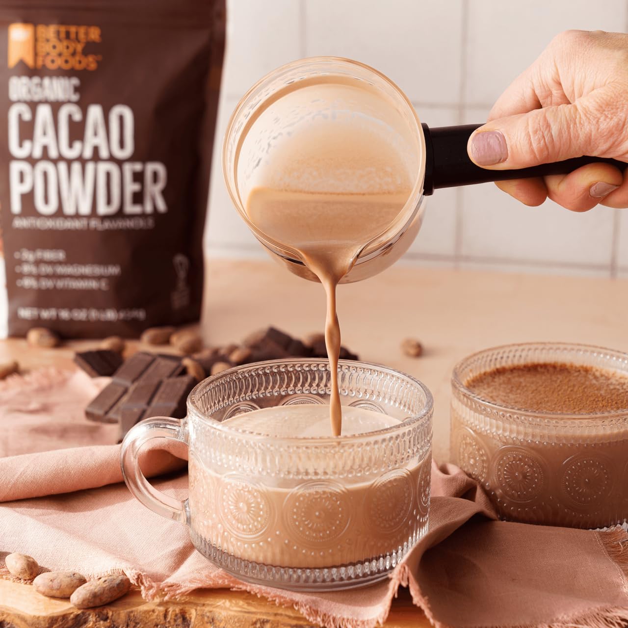 BetterBody Foods primer plano de etiqueta con sellos orgánico y sin gluten