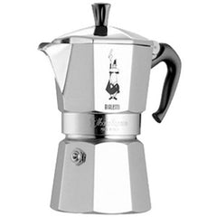 Bialetti Moka Express primer plano del aluminio pulido que facilita la conducción de calor