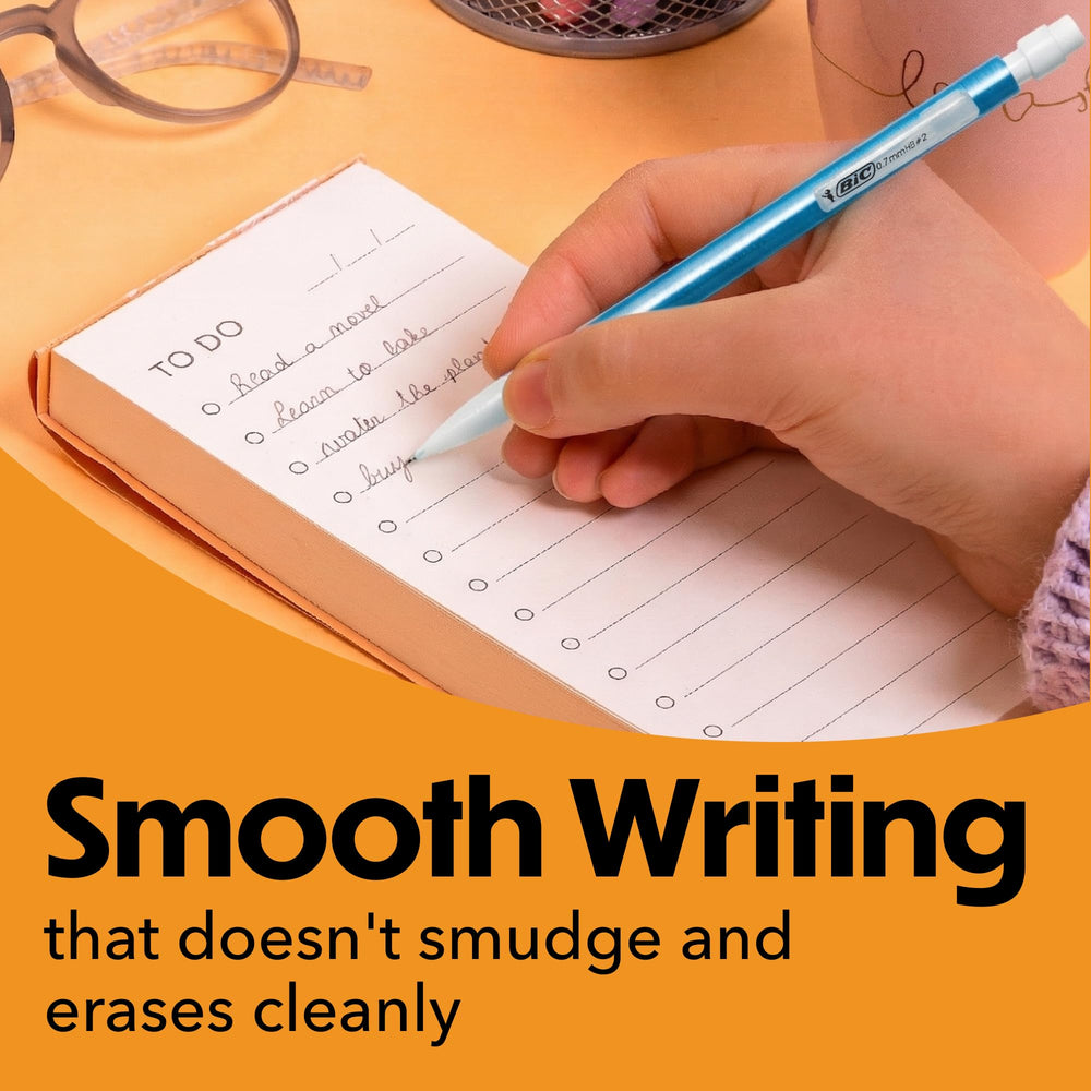 BIC lápiz en uso escribiendo notas rápidamente con comodidad