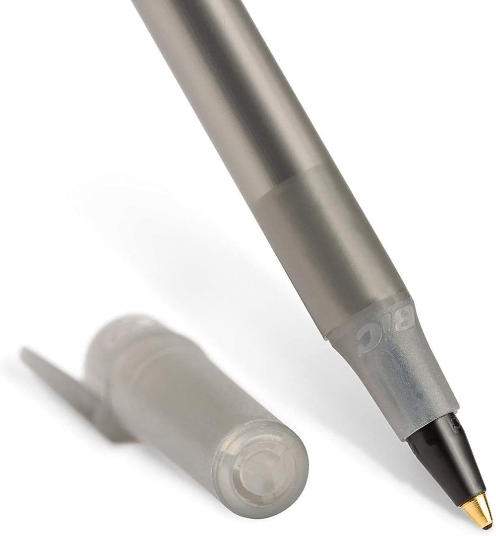BIC montón de bolígrafos sobre escritorio preparado para uso intensivo