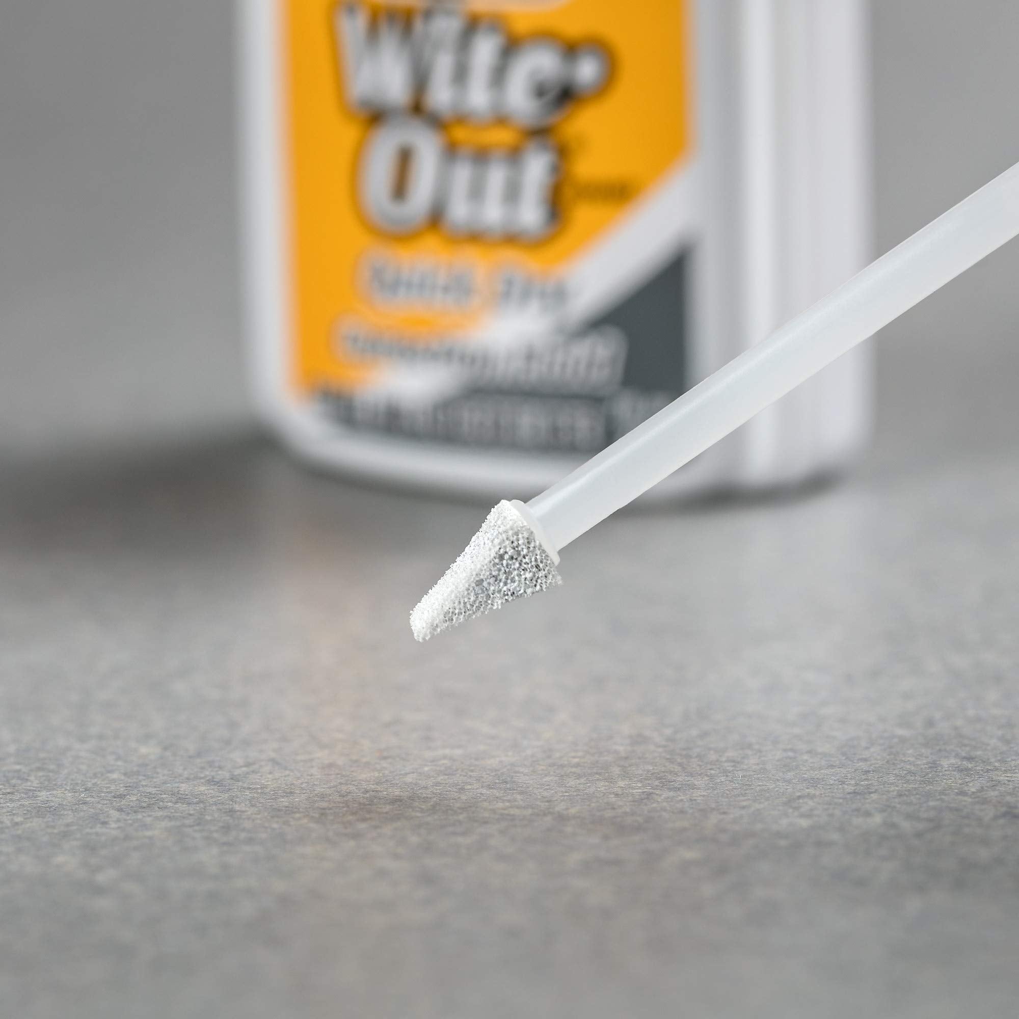BIC Wite-Out aplicado en papel mostrando secado rápido y limpieza