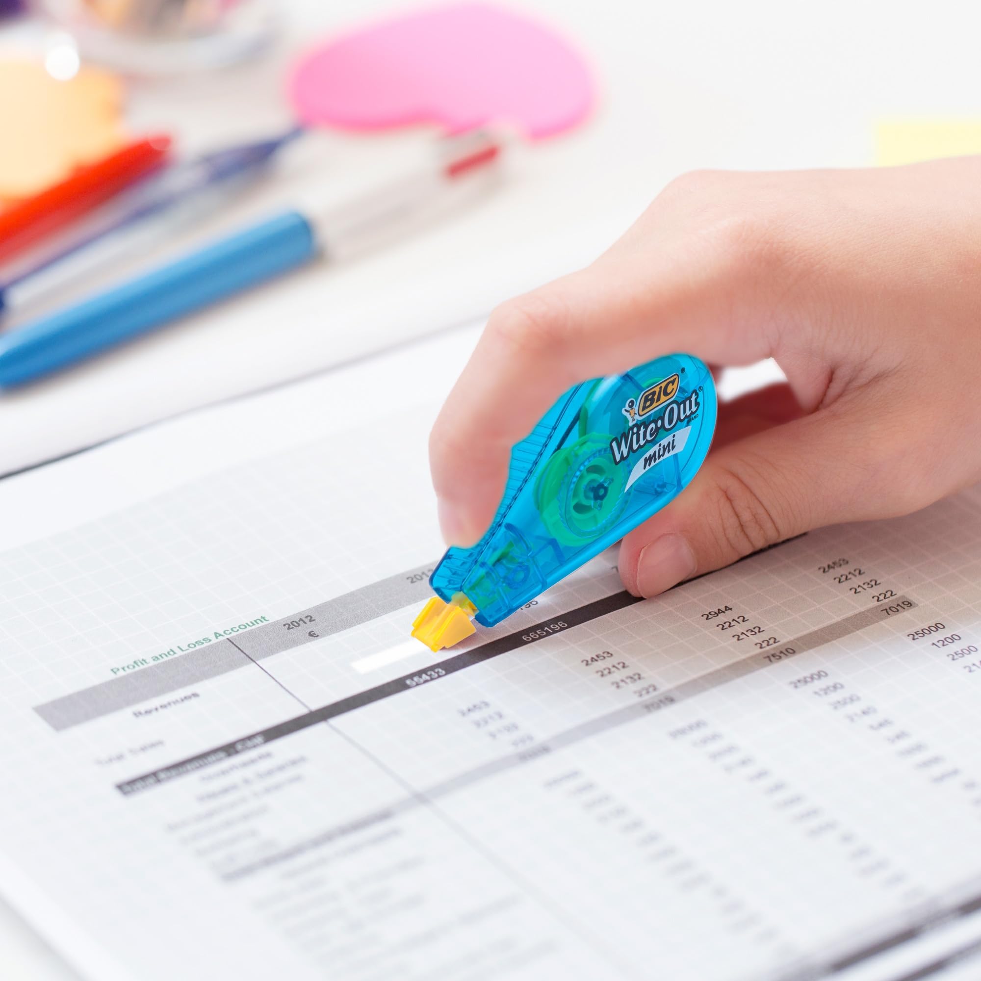 BIC Wite-Out detalle de la cinta resistente cubriendo texto con precisión