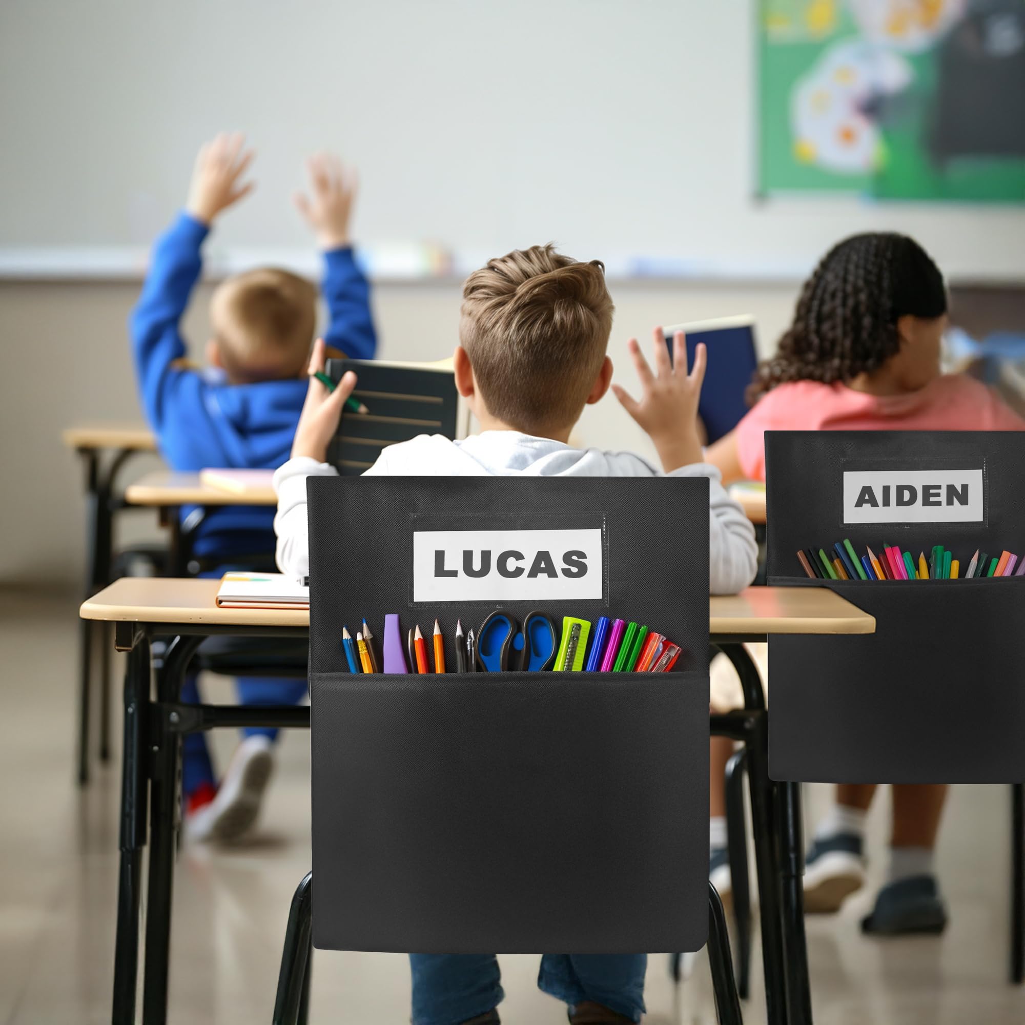 BingLzzr aula con varias fundas colocadas, aspecto ordenado y profesional