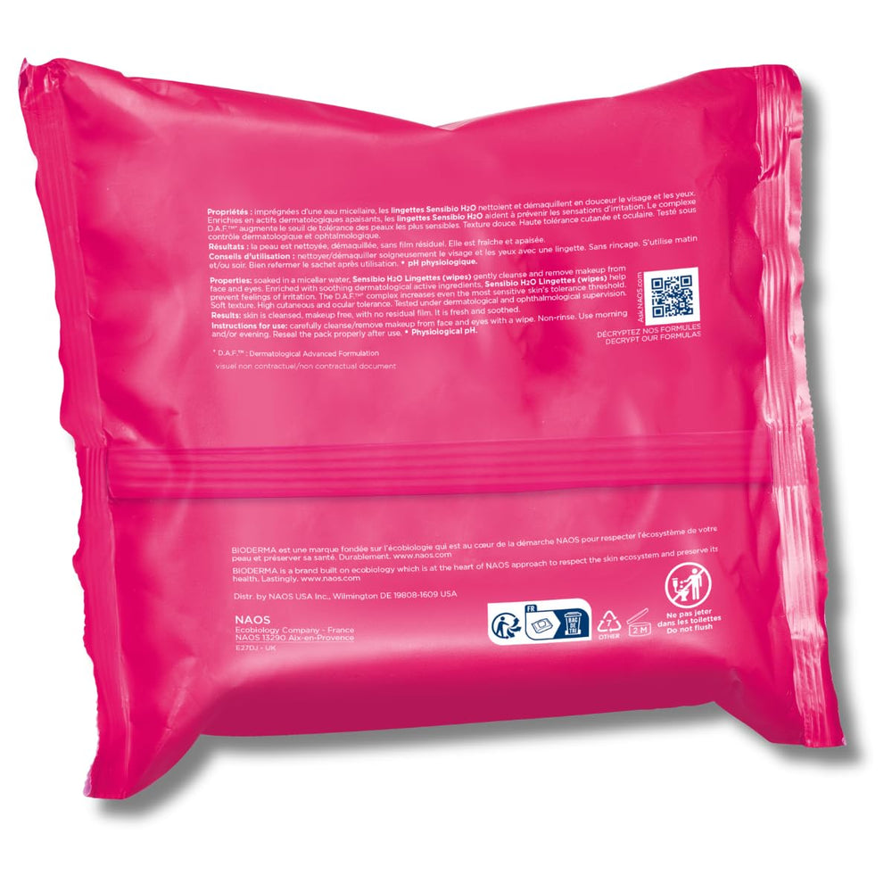 Toallitas Bioderma dentro de un neceser mostrando uso en viaje