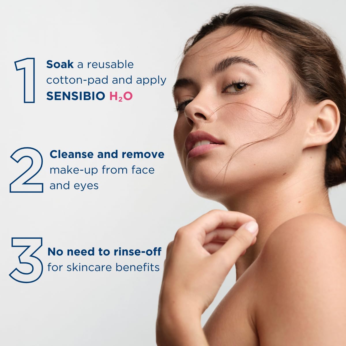 Bioderma Sensibio H2O junto a mano para mostrar tamaño de botella