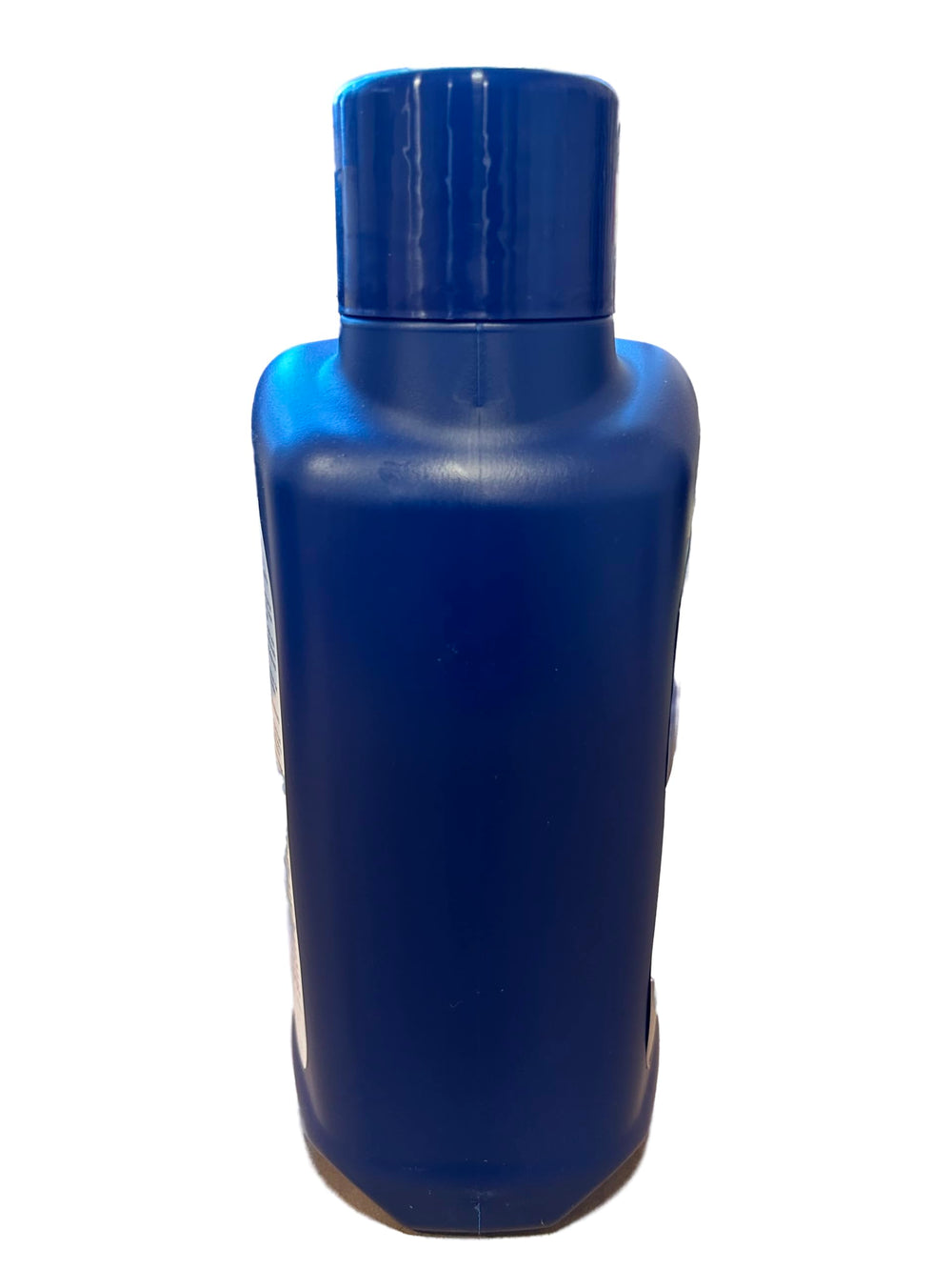 BioGuard botella de 3 litros junto a una cinta métrica para mostrar escala y rendimiento