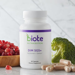 Biote DIM SGS+ cápsula en primer plano destacando textura fácil de tragar