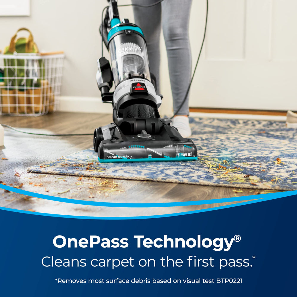 Bissell TurboBrush en tapicería retirando pelo de mascota eficientemente