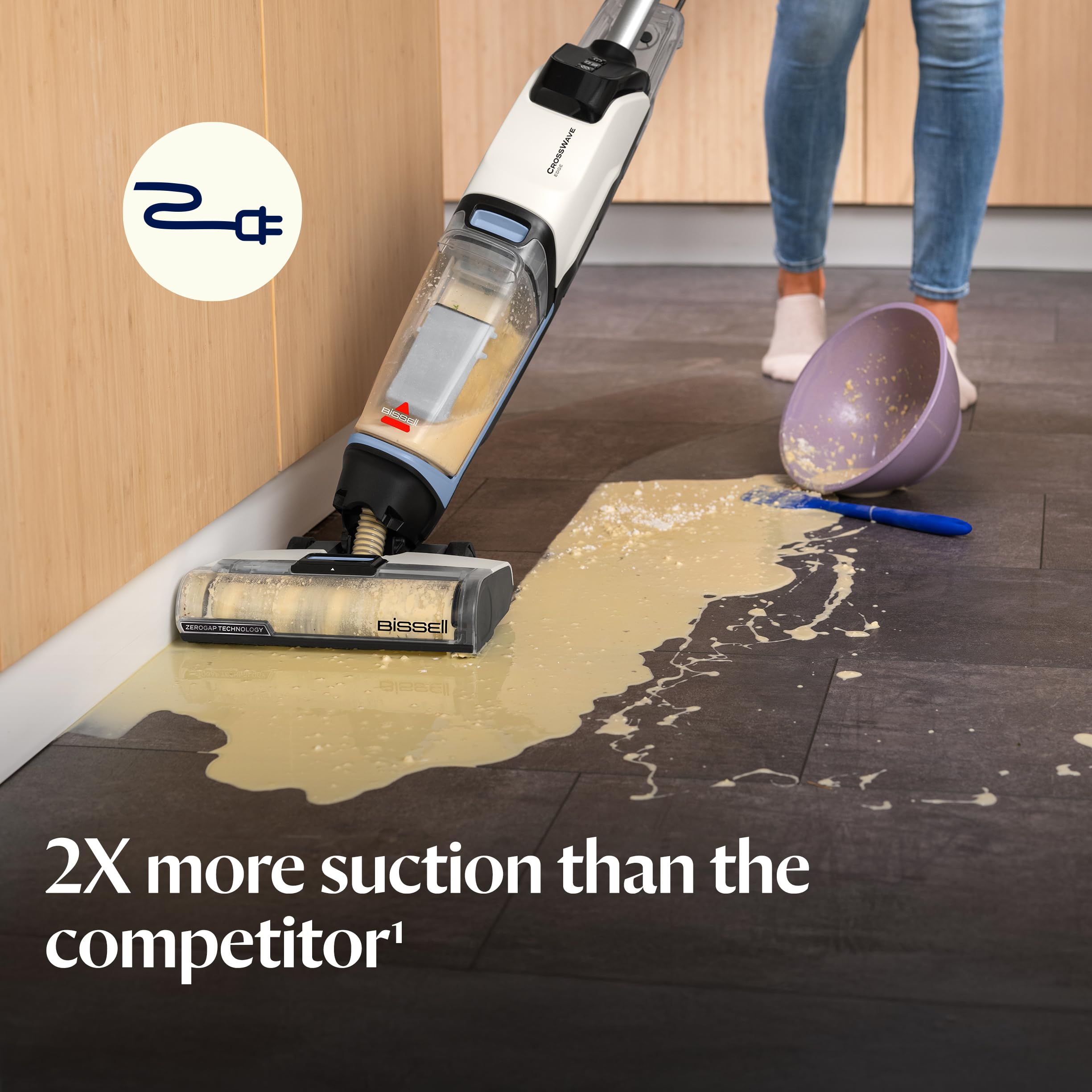 Bissell CrossWave Edge limpiando junto al zócalo con ZeroGap para bordes impecables