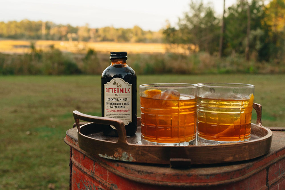 Bittermilk y barril Willett que sugiere añejamiento y notas de roble
