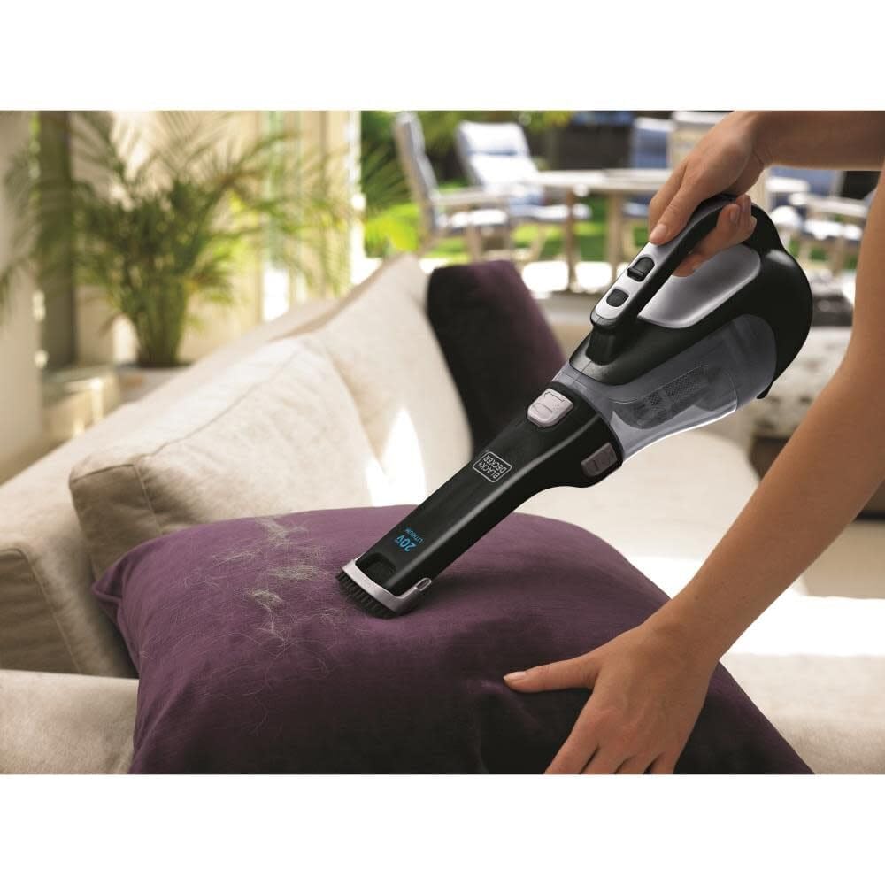 BLACK+DECKER detalle de la boquilla rotativa slim que llega a huecos estrechos