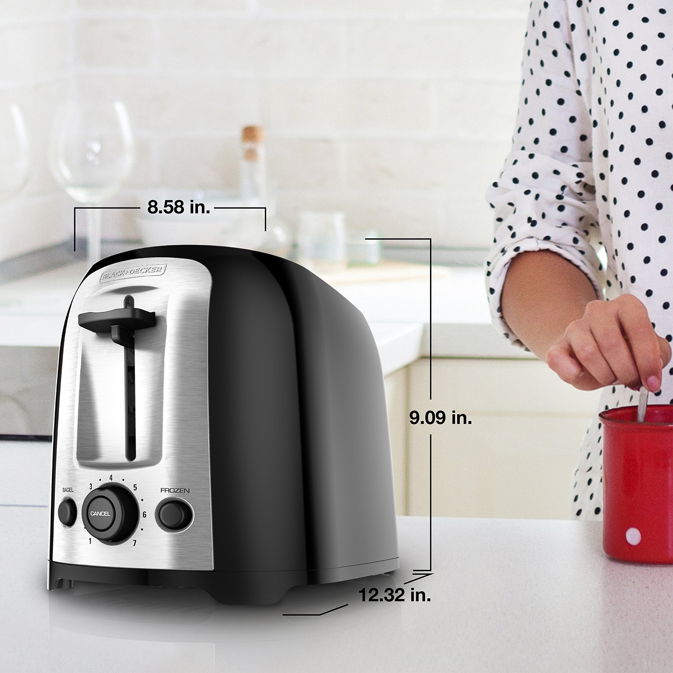 BLACK+DECKER tostadora colocada en cocina moderna mostrando uso diario
