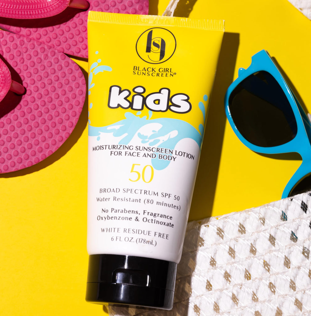 Black Girl Sunscreen tamaño comparado con objeto cotidiano para escala