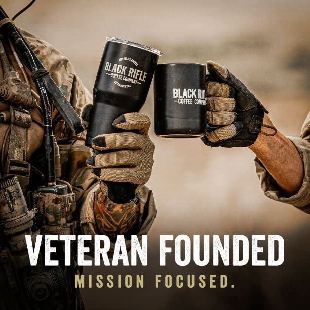 Black Rifle Coffee Company etiqueta con información de tueste medio y origen