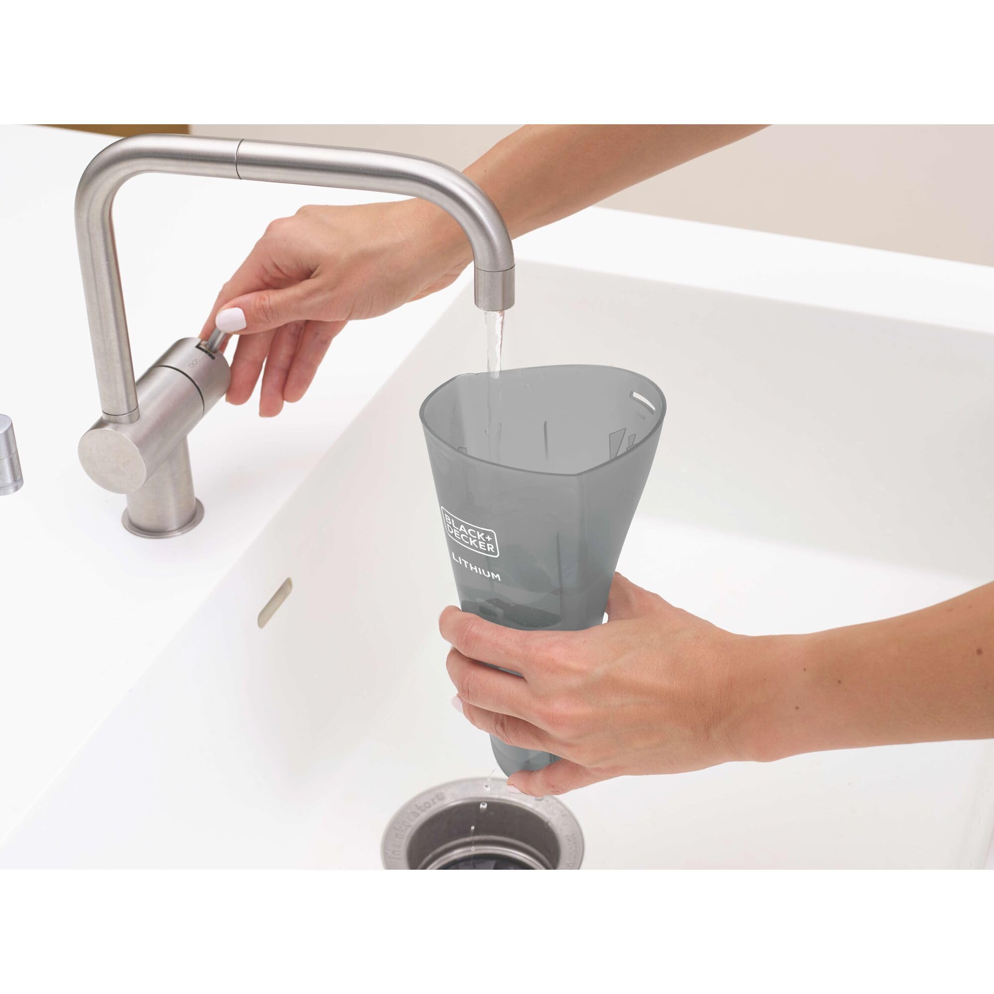 BLACK+DECKER primer plano de botones y ergonomía para manejo cómodo