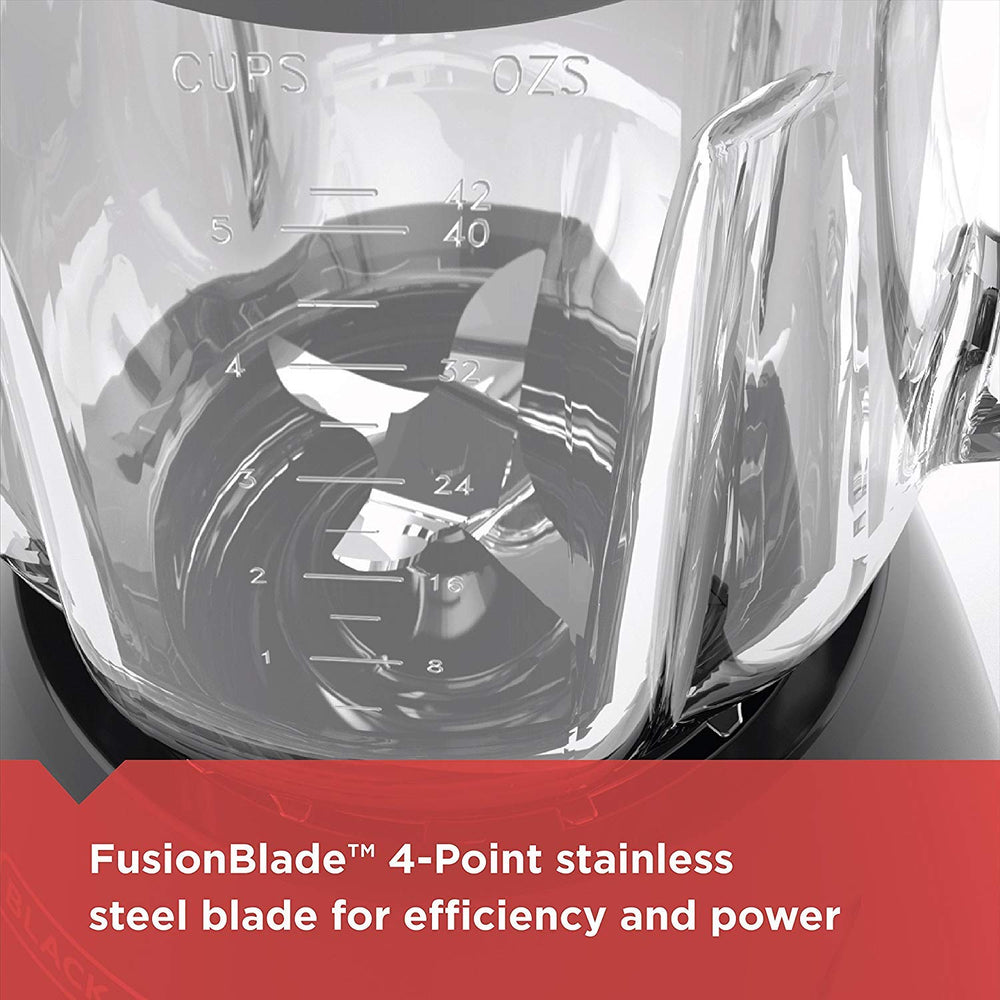 BLACK+DECKER batidora en uso preparando smoothie cremoso y textura uniforme