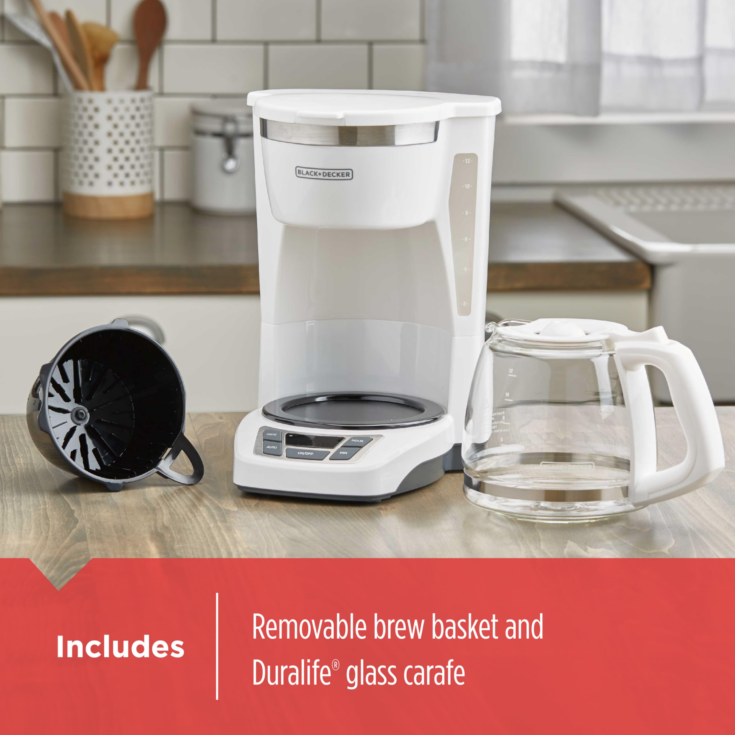 BLACK+DECKER cafetera en cocina mostrando tamaño, diseño y uso cotidiano