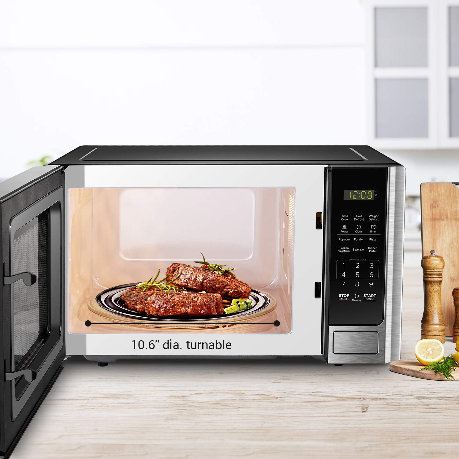 BLACK+DECKER tamaño comparativo junto a plato, ayuda a visualizar capacidad real