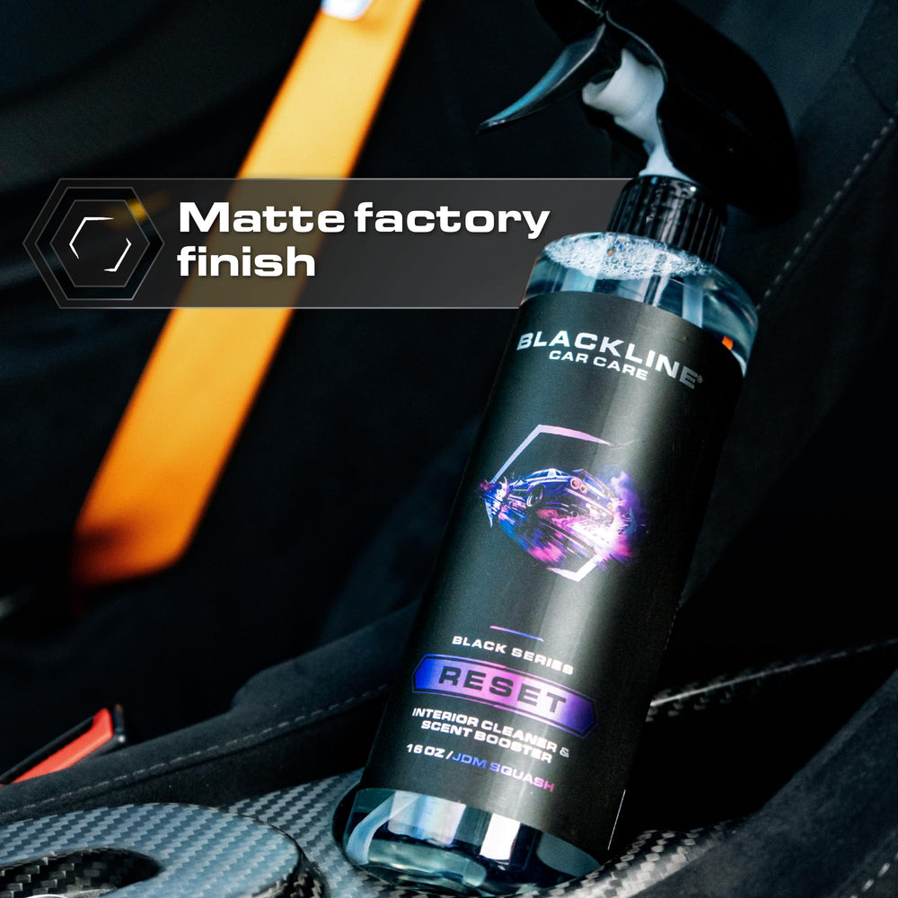 Blackline Reset aplicado al tablero mostrando acabado mate natural