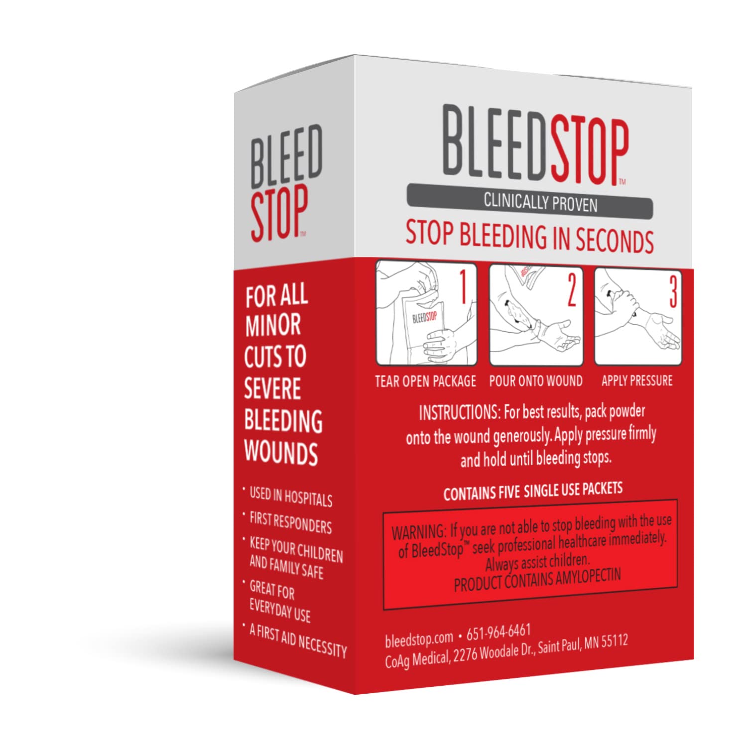 BleedStop polvo dentro de un sobre abierto mostrando su textura absorbente