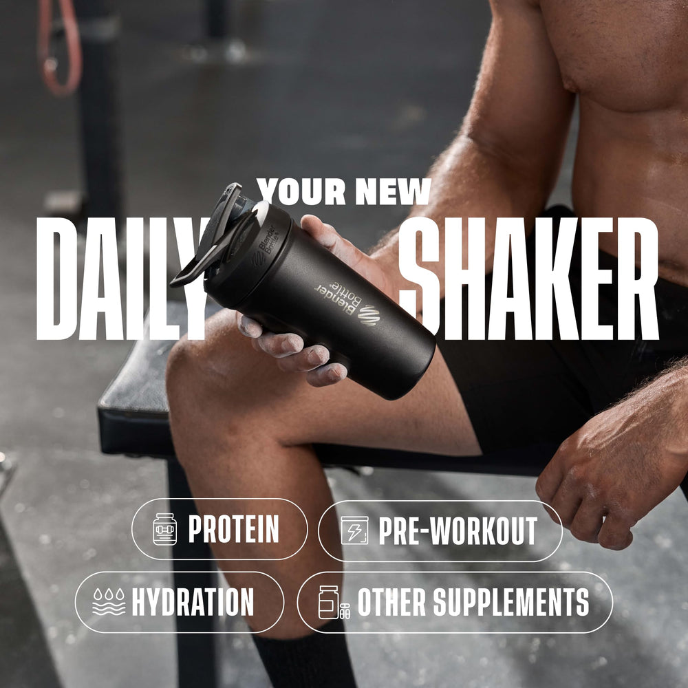 BlenderBottle en ambiente de gimnasio mostrando uso práctico y estilo