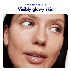 Bliss textura del serum en mano que demuestra hidratación ligera