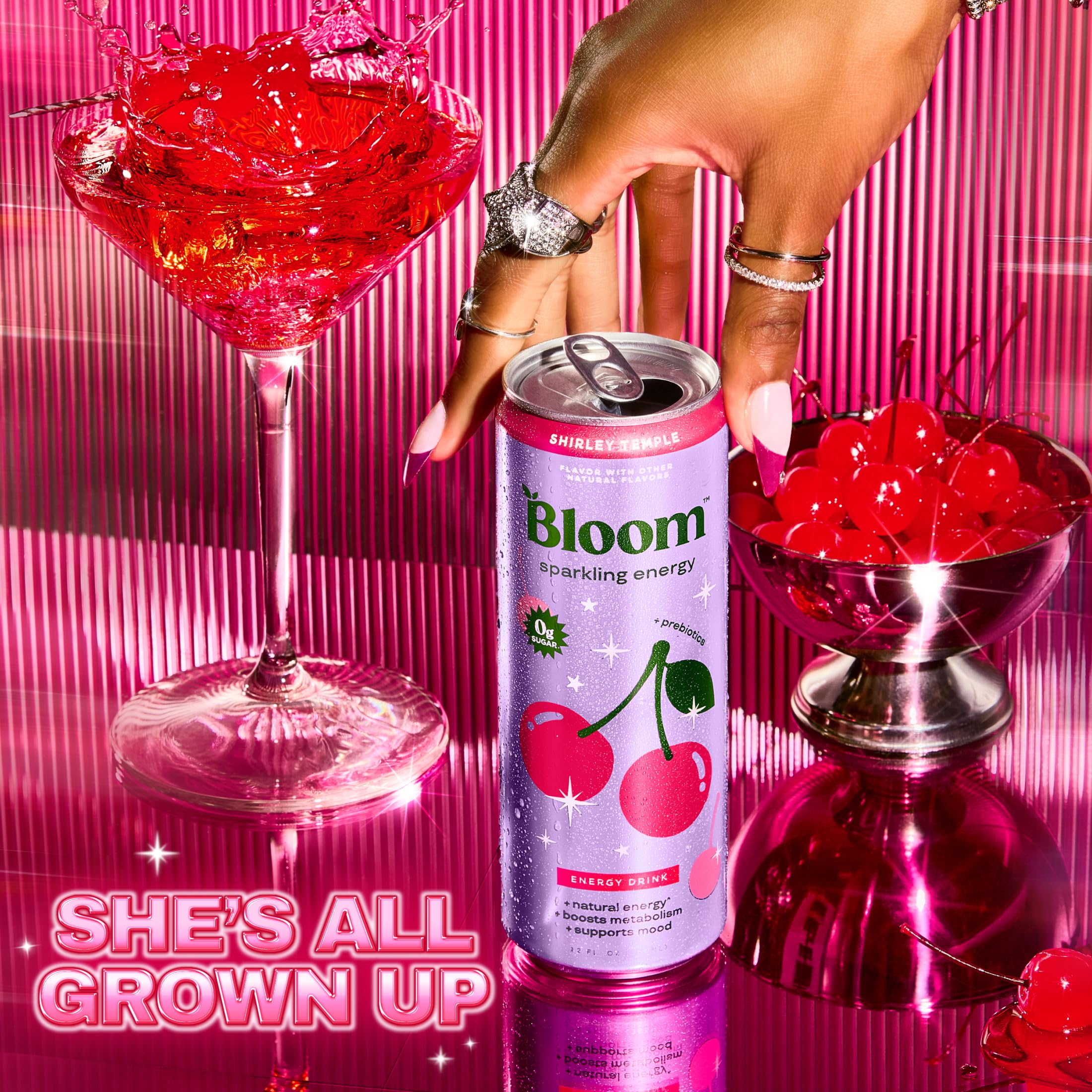 Lata abierta de Bloom Nutrition servida con hielo demostrando frescura