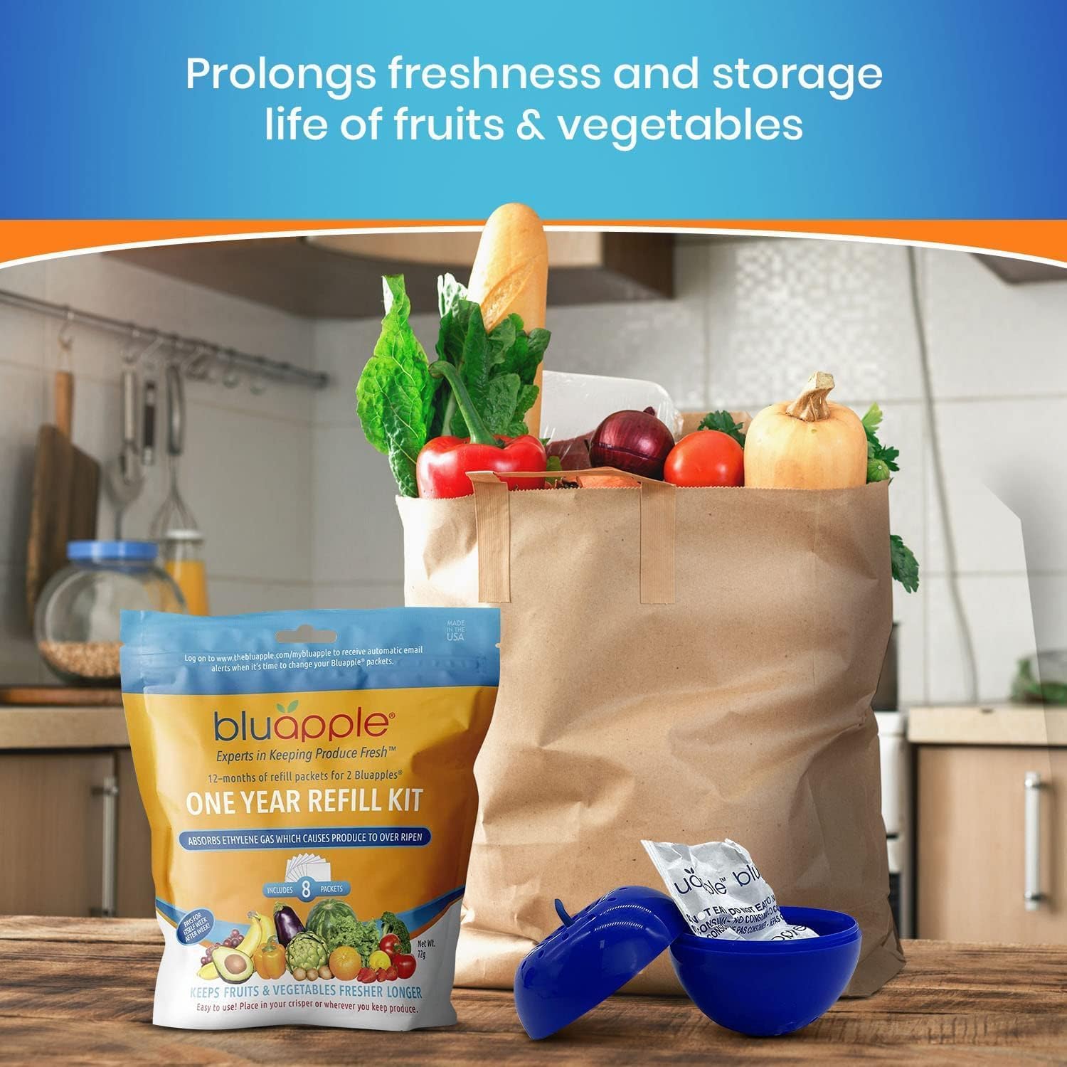 Sobres BluApple colocados en refrigerador junto a verduras para conservar frescura