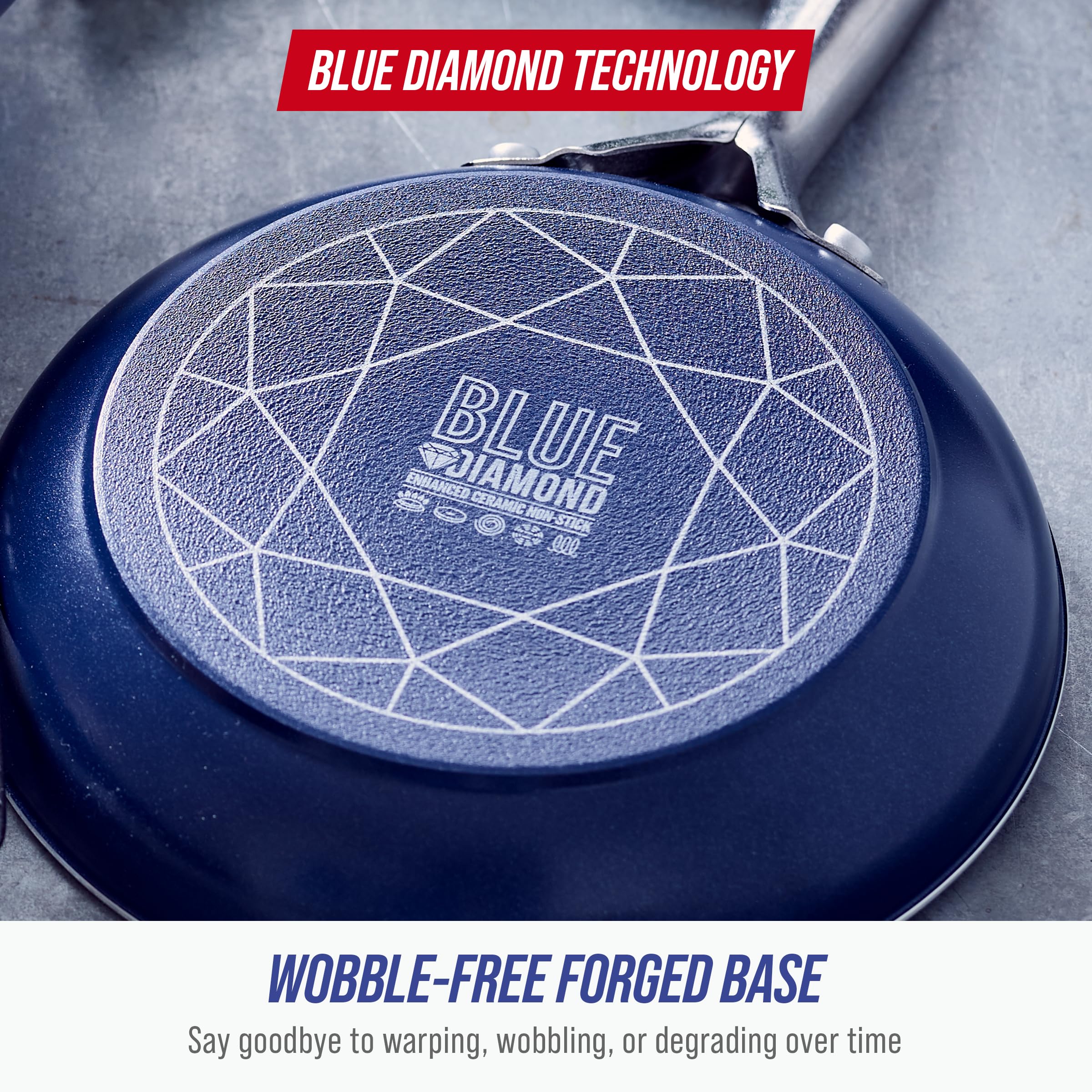 Blue Diamond comparación de tamaño con cuchara para escala, ideal para porciones familiares