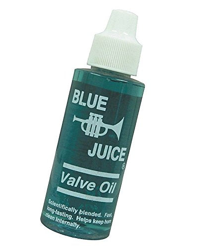 Blue Juice comparación de tamaño al lado de una boquilla de trompeta