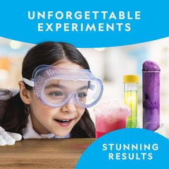 Blue Marble niño realizando experimento con gusanos que brillan, fomenta exploración STEM