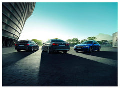 BMW comparación de tamaño frente a una mano que muestra compatibilidad exacta