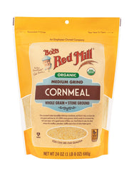 Bob's Red Mill textura de harina de maíz media cerca para ver granulometría