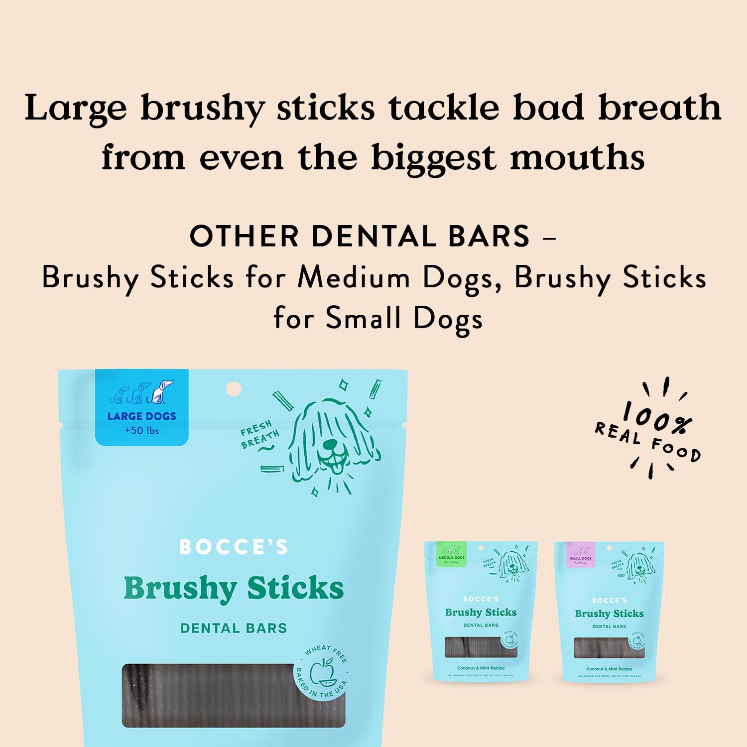 Bocce's Bakery perro grande masticando Brushy Sticks para limpieza diaria